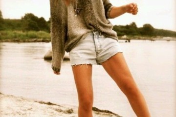 beach outfit with denim shorts