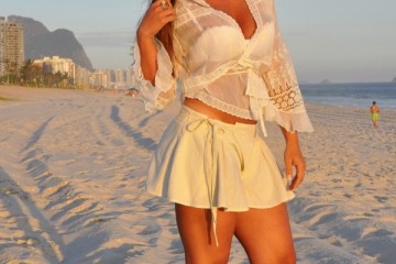 gorgeous beach outfit with skirt