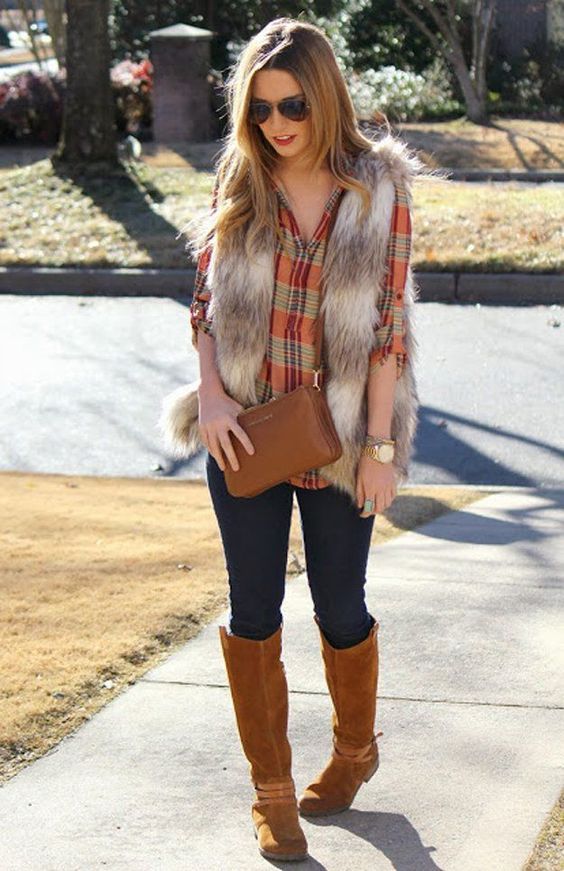 thanksgiving-outfit-vest-and-plaid-shirt
