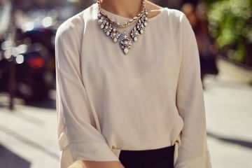 statement necklace outfit