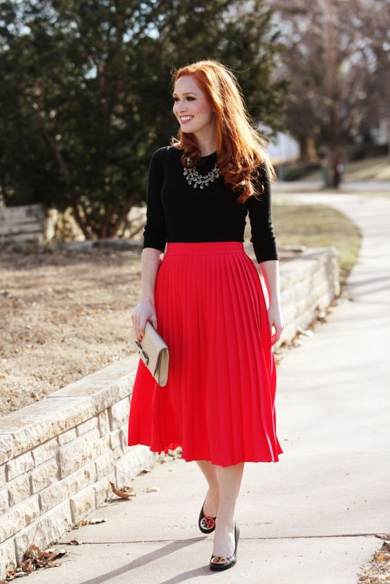 How to wear a pleated skirt